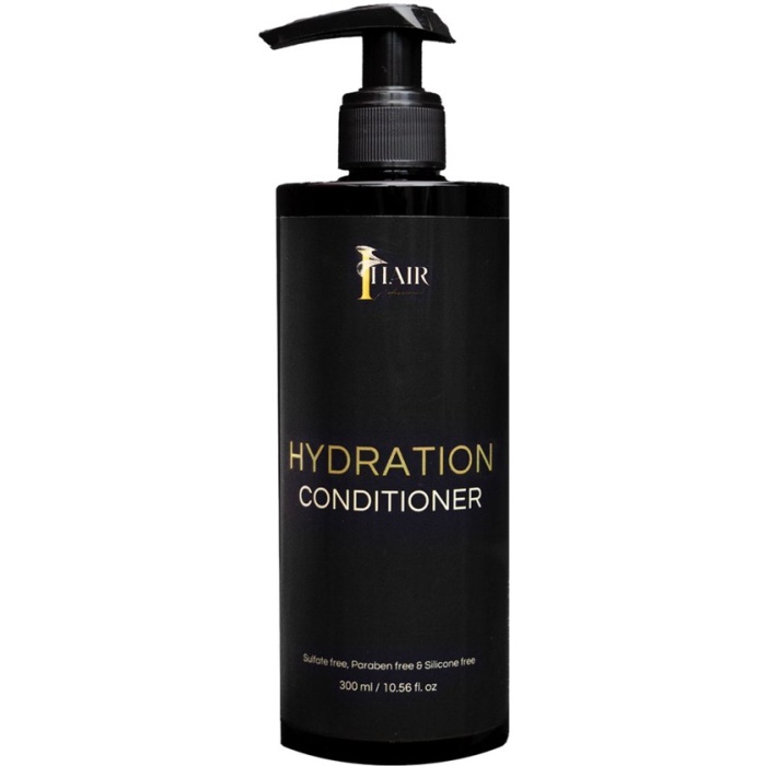 Productbeschrijving Onze voedende conditioner, verrijkt met Arganolie, zorgt voor zijdezacht en stralend haar. In combinatie met onze sulfaatvrije shampoo biedt deze conditioner de ultieme verzorging voor je haar. Deze formule herstelt en versterkt, waardoor het ideaal is voor zowel beschadigd als gekleurd haar. Geniet van ongekende glans en gezond uitziend haar met onze complete haarverzorgingslijn. Hoe te gebruiken: Wassen: Was je haar met onze sulfaatvrije shampoo en spoel goed uit. Aanbrengen: Breng een royale hoeveelheid Arganolie conditioner aan op nat haar. Focus vooral op de lengtes en punten. Doorkammen: Kam je haar voorzichtig door met de conditioner in, zodat het gelijkmatig verdeeld wordt. Inwerken: Laat de conditioner 2-3 minuten inwerken om de voedende ingrediënten hun werk te laten doen. Uitspoelen: Spoel de conditioner grondig uit met warm water. Gebruik regelmatig voor zijdezacht, glanzend en gezond haar. Voor de beste resultaten, combineer met onze shampoo en haarmasker. flaka.be