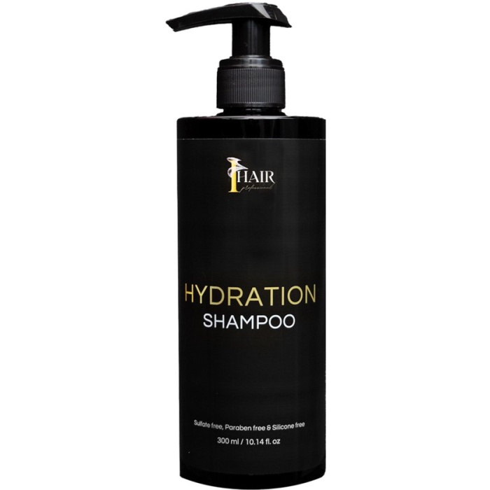 Ontdek onze luxueuze hydraterende shampoo, vrij van sulfaten, parabenen en siliconen, doordrenkt met voedende Arganolie. Deze formule laat je haar stralen met een zijdezachte glans, terwijl het tegelijkertijd versterkt en haarverlies vermindert. Gebruik in combinatie met onze conditioner voor optimale resultaten. Voor een ongeëvenaarde ervaring van gezond, glanzend haar raden we ook aan onze leave-in conditioner en haar serum te gebruiken. Of je nu gekleurd haar hebt of beschadigd haar, deze herstellende shampoo is perfect, zeker na een keratinebehandeling. Geef je haar de zorg die het verdient en laat het weer tot leven komen met onze complete flaka.be