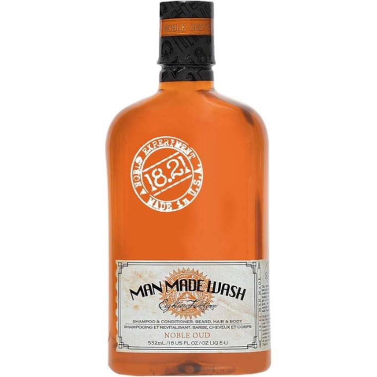 18.21 Man Made Wash Noble Oud 530 ml is een hoogwaardige 3-in-1 reiniging voor haar, baard en lichaam, ontwikkeld voor mannen die kiezen voor luxe, kwaliteit en karakter. Deze premium barbershop formule combineert effectieve reiniging met verzorgende eigenschappen en een krachtige, verfijnde Noble Oud geur. De rijke schuimformule verwijdert vuil, overtollige talg en productresten zonder haar of huid uit te drogen. Dankzij de uitgebalanceerde samenstelling blijft het haar zacht, de baard soepel en de huid comfortabel gehydrateerd. Noble Oud staat bekend om zijn diepe, warme en houtachtige geur met een luxueuze uitstraling. Dit maakt deze wash ideaal voor mannen die houden van een krachtige, mannelijke signatuurgeur. Waarom kiezen voor 18.21 Man Made Wash Noble Oud? 3-in-1 formule voor haar, baard en lichaam Diep reinigend zonder uitdrogend effect Geschikt voor dagelijks gebruik Hydraterende werking Premium barbershop kwaliteit Langdurige houtachtige Noble Oud geur Professionele herenverzorging Geurprofiel Noble Oud Noble Oud combineert warme houttonen met kruidige accenten en een subtiele zoete ondertoon. Het resultaat is een elegante, krachtige geur die langdurig aanwezig blijft zonder overheersend te zijn. Perfect voor mannen die een luxe, verfijnde uitstraling willen. Geschikt voor Normaal haar Droog of beschadigd haar Baardverzorging Dagelijkse lichaamsverzorging Mannen die een complete alles-in-één oplossing zoeken Resultaat Na gebruik voelt het haar schoon en verzorgd aan De baard is beter handelbaar De huid voelt fris en gehydrateerd Een langdurige, luxueuze mannelijke geur