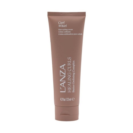 L’ANZA Healing Curls Curl Whirl Butter Defining Complex 125 ml – Krul Definiërende Stylingcrème Korte Productomschrijving L’ANZA Healing Curls Curl Whirl Butter Defining Complex is een professionele stylingcrème speciaal ontwikkeld voor krullend en golvend haar. De formule helpt krullen beter te definiëren, vermindert pluis en geeft het haar een zachte, natuurlijke en glanzende uitstraling zonder het te verzwaren. Uitgebreide Productomschrijving (SEO-vriendelijk) L’ANZA Healing Curls Curl Whirl Butter Defining Complex 125 ml is een hoogwaardige stylingcrème die speciaal is ontwikkeld voor het verzorgen en definiëren van krullend en golvend haar. Dankzij de rijke formule worden krullen beter gevormd, blijft het haar soepel en wordt pluis effectief onder controle gehouden. Deze professionele krulcrème zorgt voor een perfecte balans tussen hydratatie, controle en natuurlijke beweging. Het product helpt de natuurlijke structuur van het haar te versterken, waardoor krullen er voller, gezonder en beter gedefinieerd uitzien. De lichte maar voedende textuur verzwaart het haar niet en laat geen plakkerig gevoel achter. Hierdoor blijven krullen flexibel en natuurlijk, terwijl ze tegelijkertijd beschermd worden tegen pluis en vochtigheid. L’ANZA Healing Curls Curl Whirl is ideaal voor dagelijks gebruik en geschikt voor iedereen die mooie, veerkrachtige en perfect gedefinieerde krullen wil creëren met een professionele salonfinish. Belangrijkste Voordelen ✔ Definieert en accentueert natuurlijke krullen ✔ Vermindert pluis en kroeshaar ✔ Geeft het haar een zachte en glanzende finish ✔ Verzwaar het haar niet ✔ Zorgt voor flexibele en natuurlijke styling ✔ Ideaal voor krullend en golvend haar ✔ Professionele salonkwaliteit Gebruik Breng een kleine hoeveelheid aan op handdoekdroog haar. Verdeel het product gelijkmatig over het haar en kneed de krullen voorzichtig in model. Laat het haar natuurlijk drogen of gebruik een diffuser voor extra volume en definitie. Geschikt Voor Krullend haar Golvend haar Pluizig haar Droog of moeilijk handelbaar haar Meta Title L’ANZA Healing Curls Curl Whirl 125 ml – Krul Definiërende Stylingcrème Meta Description L’ANZA Healing Curls Curl Whirl Butter Defining Complex 125 ml definieert krullen, vermindert pluis en geeft krullend haar een zachte, natuurlijke en glanzende finish. SEO Zoekwoorden L’ANZA Healing Curls, Lanza Curl Whirl, krulcrème, krullen definiëren, krullend haar styling, anti pluis krullen, curl cream, professionele krullen crème, Lanza haarproducten.