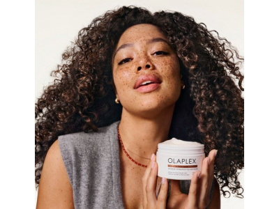 2025_rich_mask_dominique_1x1