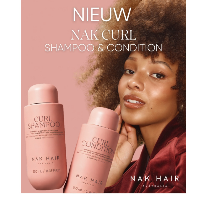 Ontdek de NAK Hair Complete Curl Set 4-Delig met Curl Shampoo 350ml, Curl Condition 350ml, Curls Crème 150ml en Nourish Hair Oil 100ml. Een complete routine voor golvend, krullend en coily haar die helpt hydrateren, verzachten, pluis te verminderen en de natuurlijke krullen mooi te definiëren. Ideaal voor droog en moeilijk handelbaar krullend haar. Verkrijgbaar bij Flaka.be.