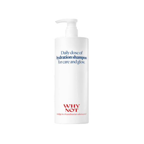 Dagelijkse hydraterende shampoo voor gezond, glanzend en verzorgd haar De WHY NOT Hydration Shampoo is een professionele hydraterende shampoo die speciaal ontwikkeld is om het haar dagelijks te verzorgen, te voeden en intens te hydrateren. Dankzij de milde maar effectieve formule wordt het haar grondig gereinigd terwijl de natuurlijke vochtbalans van het haar behouden blijft. Deze shampoo helpt droog, dof en vermoeid haar opnieuw vitaliteit en glans te geven. De verzorgende ingrediënten dringen diep door in de haarvezel en zorgen voor langdurige hydratatie, waardoor het haar zachter, soepeler en beter handelbaar wordt. De formule is geschikt voor dagelijks gebruik en helpt het haar te beschermen tegen externe invloeden zoals hitte, stylingtools en omgevingsfactoren. Hierdoor blijft het haar gezond, sterk en stralend. Belangrijkste voordelen Hydrateert het haar intensief Reinigt het haar mild en effectief Herstelt de natuurlijke glans van het haar Verbetert de zachtheid en doorkambaarheid Beschermt het haar tegen uitdroging Geschikt voor dagelijks gebruik Professionele salonkwaliteit Geschikt voor De WHY NOT Hydration Shampoo is ideaal voor: Droog haar Normaal haar Licht beschadigd haar Dof haar Haar dat extra hydratatie nodig heeft Gebruik Breng een kleine hoeveelheid shampoo aan op nat haar en masseer zachtjes in op de hoofdhuid en lengtes. Laat licht schuimen en spoel daarna grondig uit. Herhaal indien nodig voor een optimaal resultaat. Voor het beste resultaat combineren met de WHY NOT Hydration Conditioner. SEO Meta Titel WHY NOT Hydration Shampoo – Hydraterende Shampoo voor Glans en Verzorging Meta Beschrijving WHY NOT Hydration Shampoo hydrateert en verzorgt het haar intensief. Professionele shampoo voor gezond, zacht en glanzend haar met langdurige hydratatie. SEO Zoekwoorden why not hydration shampoo, hydraterende shampoo, moisturizing shampoo salon, professionele shampoo hydratatie, hair hydration shampoo