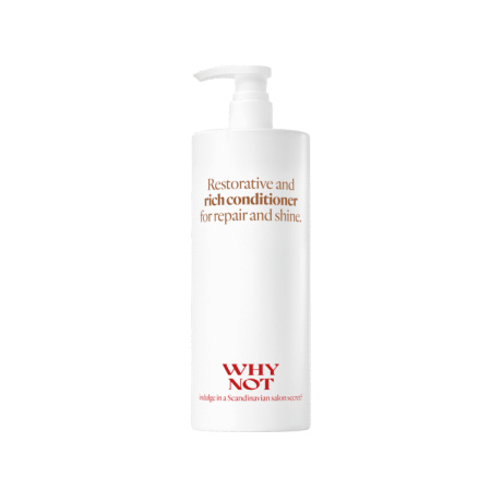 Intens voedende conditioner voor herstel, zachtheid en glans De WHY NOT Rich Conditioner is een professionele conditioner die speciaal ontwikkeld is om beschadigd en droog haar intensief te verzorgen en te herstellen. Deze rijke formule helpt de haarstructuur te versterken terwijl het haar diep gehydrateerd en gevoed wordt. Na het wassen helpt de conditioner de haarschubben te sluiten, waardoor het haar beter beschermd wordt tegen externe invloeden zoals hitte, stylingtools en luchtvervuiling. Het resultaat is haar dat zachter, gladder en gemakkelijker te stylen is. De conditioner helpt ook pluis te verminderen en zorgt voor een langdurige glans en een gezonde uitstraling. Dankzij de lichte maar voedende formule wordt het haar niet verzwaard en blijft het luchtig en soepel. Belangrijkste voordelen Intens voedende en herstellende conditioner Verbetert de haarstructuur en elasticiteit Geeft het haar meer glans en zachtheid Vermindert pluis en droogheid Maakt het haar gemakkelijk doorkambaar Ideaal voor beschadigd en droog haar Professionele salonkwaliteit Geschikt voor De WHY NOT Rich Conditioner is ideaal voor: Droog haar Beschadigd haar Chemisch behandeld haar Gekleurd haar Haar dat extra verzorging nodig heeft Gebruik Breng de conditioner aan op gewassen, handdoekdroog haar. Verdeel gelijkmatig over de lengtes en punten. Laat 2 tot 3 minuten inwerken en spoel daarna grondig uit. SEO Meta Titel WHY NOT Rich Conditioner – Herstellende Conditioner voor Beschadigd Haar Meta Beschrijving WHY NOT Rich Conditioner verzorgt en herstelt beschadigd haar intensief. Professionele conditioner voor zacht, glanzend en gezond haar. SEO Zoekwoorden why not rich conditioner, herstellende conditioner, conditioner beschadigd haar, professionele conditioner salon, repair conditioner haircare
