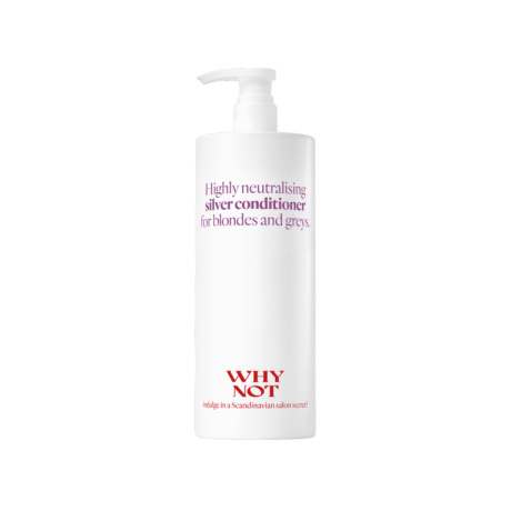 Professionele zilvershampoo voor het neutraliseren van gele en warme tinten De WHY NOT Silver Shampoo is een krachtige neutraliserende shampoo die speciaal ontwikkeld is voor blond, geblondeerd en grijs haar. Dankzij de intensieve violetpigmenten helpt deze shampoo ongewenste gele en warme tinten te neutraliseren, waardoor het haar een frisse, koele en heldere uitstraling krijgt. Deze professionele formule reinigt het haar op milde wijze en helpt tegelijkertijd de haarkleur langer mooi te houden. Blond haar krijgt opnieuw een frisse, salonwaardige kleur terwijl grijs haar helderder en stralender wordt. De verzorgende ingrediënten helpen het haar zacht, glanzend en beter handelbaar te maken zonder het uit te drogen. Hierdoor is deze shampoo ideaal voor regelmatig gebruik bij blond of grijs haar. Belangrijkste voordelen Neutraliseert gele en warme tinten in blond haar Versterkt koele blonde en zilveren haartonen Geeft het haar een frisse en heldere uitstraling Reinigt het haar mild zonder uitdroging Verbetert glans en zachtheid Ideaal voor blond, grijs en geblondeerd haar Professionele salonkwaliteit Geschikt voor De WHY NOT Silver Shampoo is ideaal voor: Blond haar Geblondeerd haar Grijs haar Haar met gele ondertonen Haar dat kleuronderhoud nodig heeft Gebruik Breng de shampoo aan op nat haar en masseer zachtjes in. Laat 2 tot 5 minuten inwerken afhankelijk van het gewenste neutraliserende effect. Spoel daarna grondig uit. Gebruik 1–2 keer per week of naar behoefte. Resultaat Het haar krijgt een koelere tint, meer glans en een frisse uitstraling. Gele tinten worden zichtbaar verminderd en het haar voelt zacht en verzorgd aan. SEO Meta Titel WHY NOT Silver Shampoo – Professionele Zilver Shampoo voor Blond en Grijs Haar Meta Beschrijving WHY NOT Silver Shampoo neutraliseert gele tinten in blond en grijs haar en zorgt voor een frisse, koele kleur en extra glans. Professionele zilvershampoo. SEO Zoekwoorden why not silver shampoo, zilver shampoo blond haar, anti yellow shampoo, purple shampoo salon, silver shampoo professioneel