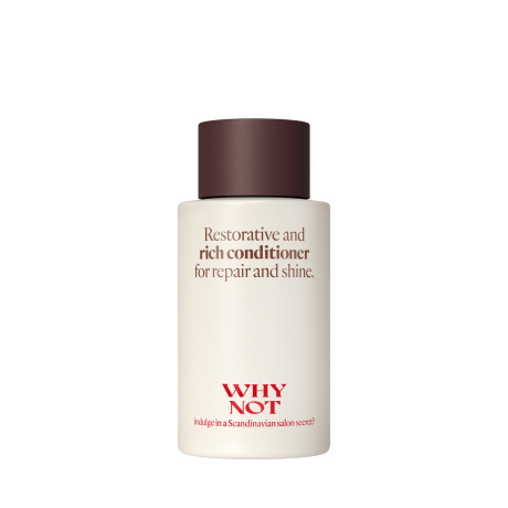 Intens herstellende conditioner voor droog en beschadigd haar De WHY NOT Rich Conditioner is een professionele herstellende conditioner die speciaal ontwikkeld is om droog, beschadigd en chemisch behandeld haar diep te verzorgen. Dankzij de rijke en voedende formule helpt deze conditioner de haarstructuur te herstellen en zorgt hij voor uitzonderlijke zachtheid, glans en controle. Na het wassen sluit de conditioner de haarschubben en helpt hij het haar te beschermen tegen externe invloeden zoals hitte, stylingtools en milieuvervuiling. Het resultaat is zichtbaar gezonder haar dat soepel aanvoelt en gemakkelijker te stylen is. De formule voedt het haar intensief zonder het te verzwaren, waardoor het perfect geschikt is voor dagelijks gebruik in professionele salons of thuis. Belangrijkste voordelen Intens herstellende conditioner voor beschadigd haar Verbetert de haarstructuur en elasticiteit Geeft langdurige hydratatie en voeding Maakt het haar zacht, glanzend en gemakkelijk doorkambaar Ideaal voor gekleurd of chemisch behandeld haar Professionele salonkwaliteit Voor welk haartype De WHY NOT Rich Conditioner is ideaal voor: Droog haar Beschadigd haar Chemisch behandeld haar Gekleurd haar Dof en futloos haar Gebruik Breng een kleine hoeveelheid conditioner aan op gewassen, handdoekdroog haar. Verdeel gelijkmatig over de lengtes en punten. Laat enkele minuten inwerken en spoel daarna grondig uit. SEO Meta Titel WHY NOT Rich Conditioner – Herstellende Conditioner voor Droog en Beschadigd Haar Meta Beschrijving WHY NOT Rich Conditioner is een professionele herstellende conditioner die droog en beschadigd haar intens voedt, herstelt en een natuurlijke glans geeft. SEO Zoekwoorden why not rich conditioner, herstellende conditioner, conditioner beschadigd haar, professionele conditioner salon, repair conditioner hair