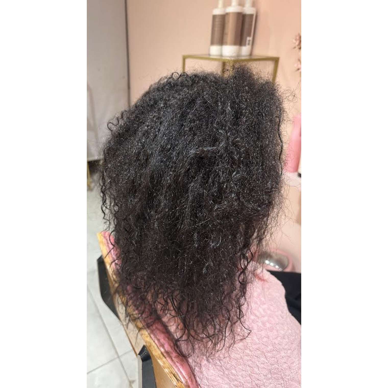Zelfs bij golvend of moeilijk haar bereik je een maximaal steil resultaat. Het effect blijft wekenlang zichtbaar, alsof je haar elke dag professioneel gestyled is. flaka.be