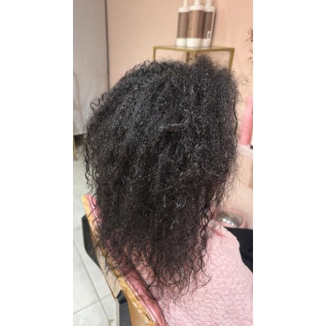 Zelfs bij golvend of moeilijk haar bereik je een maximaal steil resultaat. Het effect blijft wekenlang zichtbaar, alsof je haar elke dag professioneel gestyled is. flaka.be