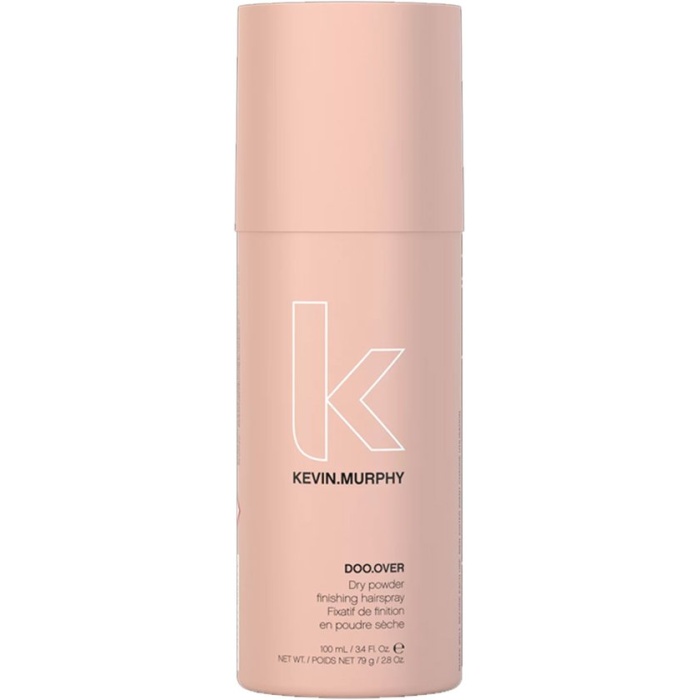 Kevin Murphy - THICKENING - DOO.OVER - Volume spray voor alle haartypes - 100 ml De Kevin Murphy THICKENING - DOO.OVER - Volume spray is een veelzijdig product dat geschikt is voor alle haartypes. Deze spray zorgt voor extra volume en textuur in het haar, waardoor het er voller en dikker uitziet. Het product is speciaal ontwikkeld om het haar te verdikken en te versterken, zonder het te verzwaren. Daarnaast biedt het ook bescherming tegen hitte en UV-straling, waardoor het haar gezond blijft. Geeft extra volume en textuur aan het haar Verdikt en versterkt het haar zonder het te verzwaren Beschermt tegen hitte en UV-straling Geschikt voor alle haartypes Gebruiksaanwijzing Stap 1: Spray het product gelijkmatig over droog haar. Stap 2: Masseer het product zachtjes in de haarwortels. Stap 3: Kam het haar door om het product gelijkmatig te verdelen. Stap 4: Style het haar zoals gewenst. Stap 5: Geniet van het extra volume en de textuur die het product biedt. flaka.be