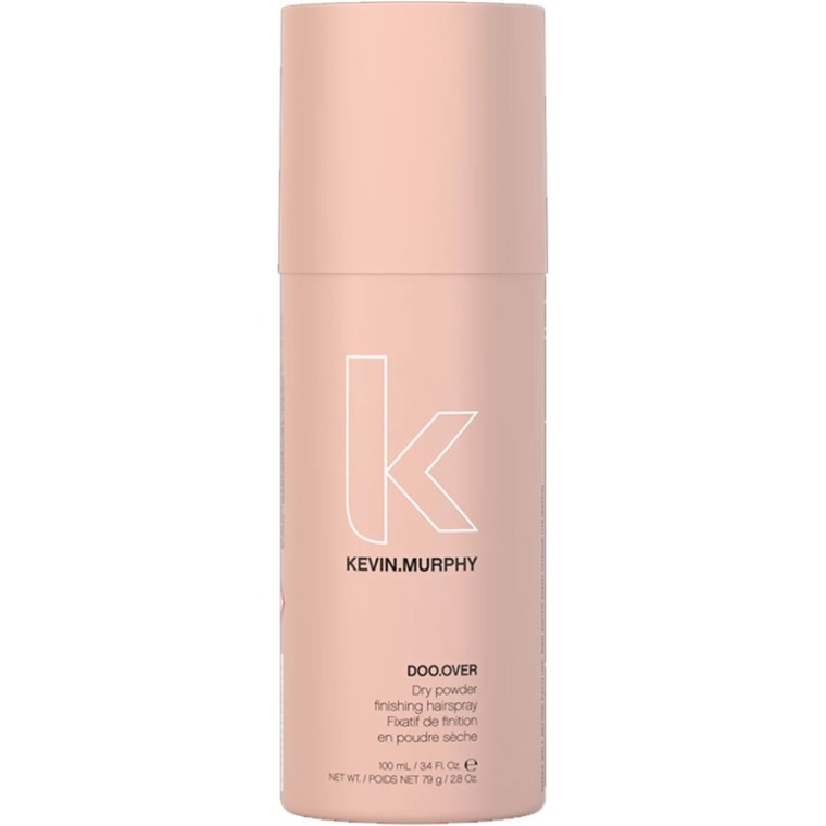 Kevin Murphy - THICKENING - DOO.OVER - Volume spray voor alle haartypes - 100 ml De Kevin Murphy THICKENING - DOO.OVER - Volume spray is een veelzijdig product dat geschikt is voor alle haartypes. Deze spray zorgt voor extra volume en textuur in het haar, waardoor het er voller en dikker uitziet. Het product is speciaal ontwikkeld om het haar te verdikken en te versterken, zonder het te verzwaren. Daarnaast biedt het ook bescherming tegen hitte en UV-straling, waardoor het haar gezond blijft. Geeft extra volume en textuur aan het haar Verdikt en versterkt het haar zonder het te verzwaren Beschermt tegen hitte en UV-straling Geschikt voor alle haartypes Gebruiksaanwijzing Stap 1: Spray het product gelijkmatig over droog haar. Stap 2: Masseer het product zachtjes in de haarwortels. Stap 3: Kam het haar door om het product gelijkmatig te verdelen. Stap 4: Style het haar zoals gewenst. Stap 5: Geniet van het extra volume en de textuur die het product biedt. flaka.be