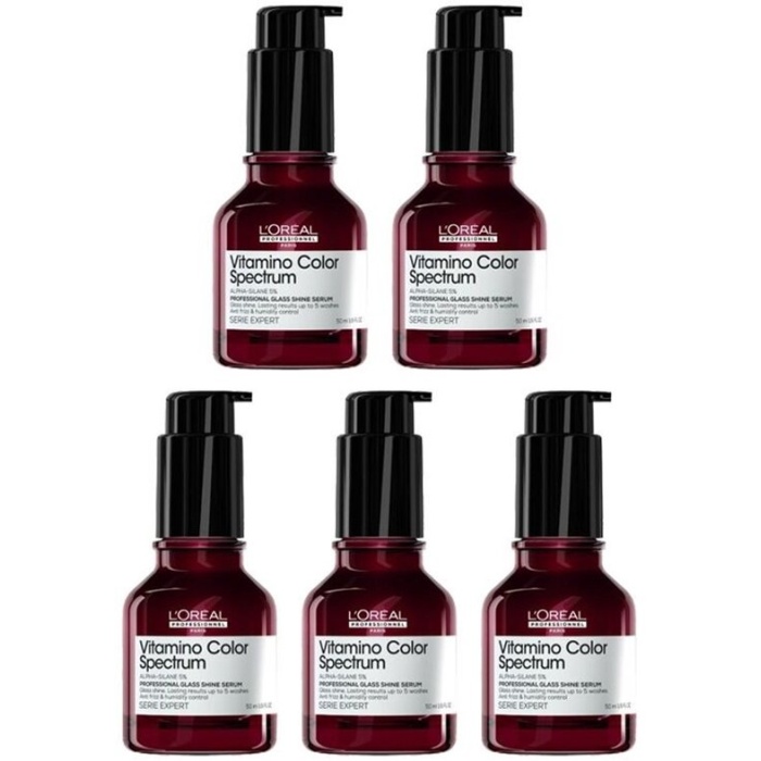 L'Oréal Professionnel Vitamino Color Spectrum Glass Shine Serum biedt geavanceerde verzorging voor zowel gekleurd als niet-gekleurd haar. Dit leave-in serum is verrijkt met 5% alpha-silane, wat bij verhitting een beschermende laag vormt rond de haarvezels. Deze laag helpt niet alleen de kleurintensiteit te behouden, maar biedt ook bescherming tegen hitte tot 230°C en UV-schade, essentieel voor het onderhouden van gezond haar. flaka.be