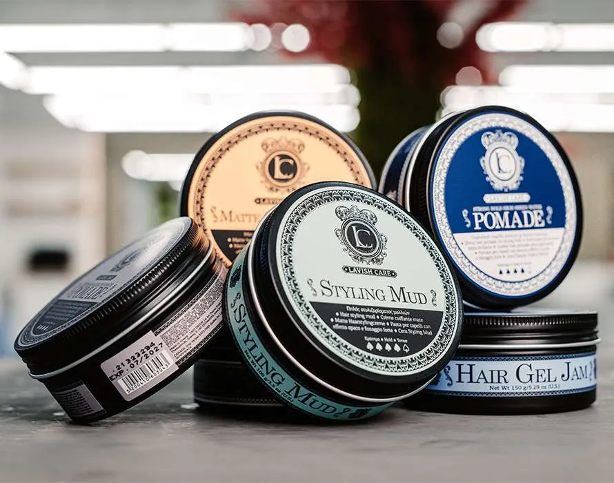 Ontdek de essentie van hoogwaardige verzorging met de Lavish Care Barber Series, nu verkrijgbaar bij Flaka.be. De producten worden met trots ontwikkeld in Griekenland en combineren zorgvuldig geselecteerde, hoogwaardige ingrediënten uit Europa met geavanceerde formules voor uitstekende kwaliteit en professionele prestaties. De collectie van Lavish Care bij Flaka.be is ontwikkeld door barbers en speciaal ontworpen voor de moderne man die waarde hecht aan stijl, verzorging en detail. Van scheren tot haarstyling: elk product helpt om de dagelijkse verzorgingsroutine om te vormen tot een luxueus ritueel. Ervaar bij Flaka.be de kunst van professioneel barbering met Lavish Care, waar traditionele vakkennis samenkomt met moderne elegantie.