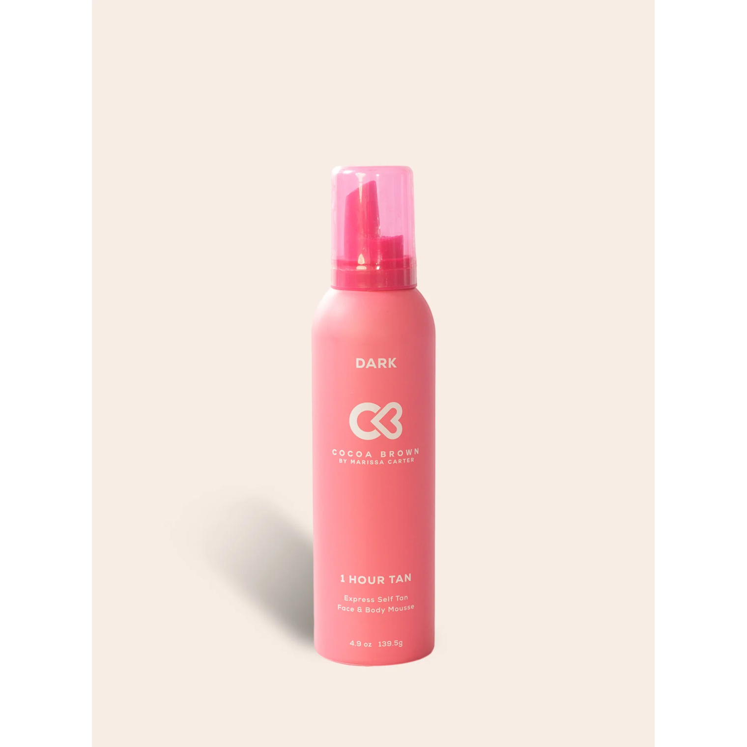 Zo gebruik je het: Goed schudden voor gebruik. Breng de mousse aan op een zelfbruinhandschoen en masseer gelijkmatig in op een droge, gereinigde huid. Laat de mousse intrekken: 1 uur voor een subtiele glow 2 uur voor een diepere bruining 3 uur voor een intens, zonovergoten resultaat Daarna afspoelen onder de douche. De kleur ontwikkelt zich nog verder na het afspoelen.