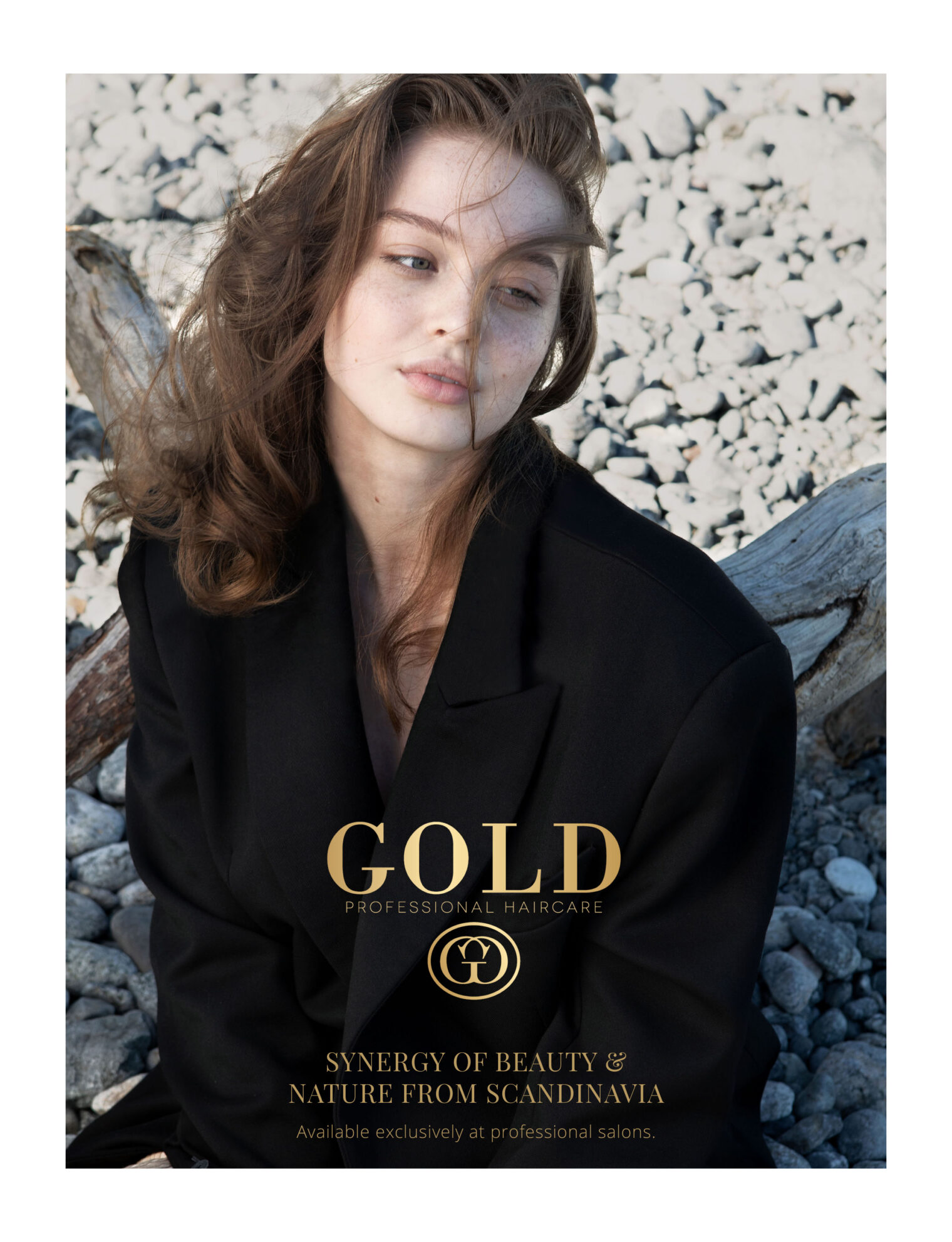 Gold Haircare – professionele haarverzorging nu beschikbaar op Flaka.be Voor wie op zoek is naar kwaliteit, professionaliteit en zichtbare resultaten in haarverzorging, is Gold Haircare een merk dat echt het verschil maakt. Met zorgvuldig ontwikkelde formules biedt Gold Haircare een intensieve verzorging voor beschadigd, dof, droog of chemisch behandeld haar. Het resultaat is zichtbaar: gezonder, sterker en glanzender haar met een professionele uitstraling. De producten van Gold Haircare zijn ontwikkeld voor zowel professioneel gebruik in salons als voor thuisgebruik. Dankzij de hoogwaardige ingrediënten ondersteunen ze de haarstructuur, verbeteren ze de elasticiteit en geven ze het haar een natuurlijke glans. Dit maakt Gold Haircare tot een betrouwbare keuze voor iedereen die zijn haar serieus wil verzorgen. Op Flaka.be vindt u een uitgebreid assortiment van Gold Haircare producten, zorgvuldig geselecteerd voor zowel professionals als particulieren. Bij Flaka.be staan kwaliteit, snelle levering en klanttevredenheid centraal, waardoor u altijd kunt rekenen op een betrouwbare service. Of u nu uw haar wilt herstellen, beschermen of versterken – met Gold Haircare, verkrijgbaar via Flaka.be, kiest u voor bewezen kwaliteit en professionele resultaten. Ontdek het verschil en ervaar zelf waarom steeds meer mensen kiezen voor Gold Haircare via Flaka.be.