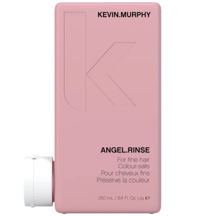 Alles wat je wilt weten over Kevin Murphy Angel Rinse Conditioner - 250ml Kevin Murphy Angel.Rinse Conditioner is dé oplossing voor fijn en gekleurd haar dat snel droog, beschadigd of futloos aanvoelt. Deze gewichtloze conditioner hydrateert, herstelt en beschermt je haar zonder het te verzwaren. Kan jouw haar extra liefde kunnen gebruiken, maar wordt het snel slap worden van rijke producten? Dan is deze rinse een echte gamechanger. De formule is verrijkt met natuurlijke ingredienten zoals grapefruitextract en geraniumolie. flaka.be