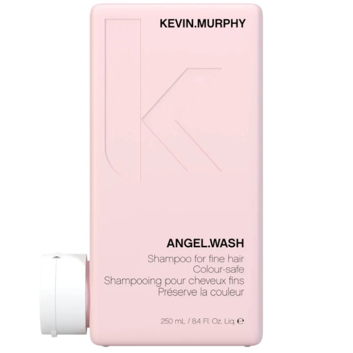 Alles wat je wilt weten over Kevin Murphy Angel Wash Shampoo - 250ml Heb je fijn, gekleurd haar dat snel futloos oogt of slap hangt? Dan is de Kevin Murphy Angel Wash Shampoo echt iets voor jou. Deze shampoo is speciaal gemaakt voor haar dat wat extra liefde nodig heeft – zonder het zwaar te maken. De shampoo is verrijkt met natuurlijke ingrediënten zoals haverproteïne, groene thee en lavendel. En het fijne is: hij is vrij van sulfaten en parabenen, dus superzacht voor je hoofdhuid en haarkleur.flaka.be