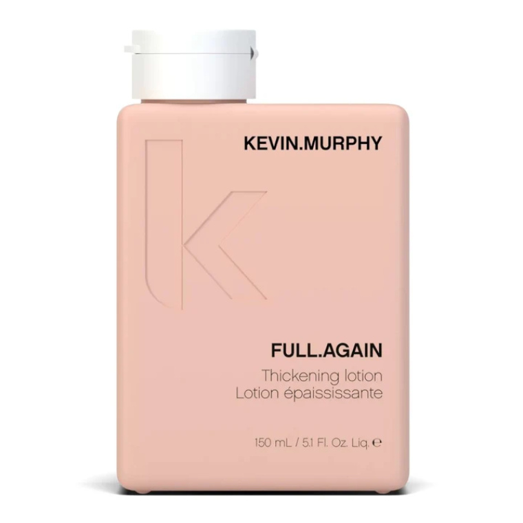 Alles wat je wilt weten over Kevin Murphy Full Again Thickening Lotion - 150ml Kevin Murphy Full.Again Thickening Lotion is dé stylinglotion voor fijn en dun haar dat wel wat extra body kan gebruiken. Deze lichtgewicht lotion maakt je haar voller, dikker en sterker zonder het te verzwaren. Dankzij vezels van essentiële oliën en natuurlijke ingrediënten zoals amandelolie en elemi werkt dit product verzorgend én stylend tegelijk. Je haar krijgt extra volume, veerkracht en een natuurlijke glans – alsof je dubbel zoveel haar hebt. Perfect voor dagelijks gebruik en ideaal om fijn haar een gezonde, volle look te geven.flaka.be