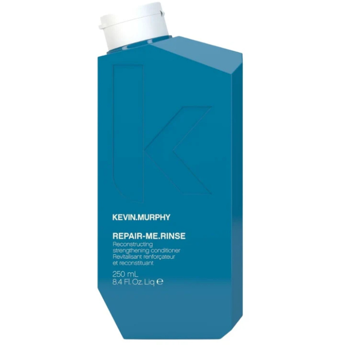 Alles wat je wilt weten over Kevin Murphy Repair-Me.Rinse Conditioner-250ml Kevin Murphy Repair-Me.Rinse Conditioner is een herstellende conditioner speciaal voor beschadigd of breekbaar haar. Deze rijke crème maakt je lokken weer zacht, sterk en glanzend. Dankzij krachtige ingrediënten zoals sheaboter, aloë vera en zijde-aminozuren krijgt je haar een flinke boost van voeding en herstel. Ideaal als je veel föhnt, stijlt, verft of gewoon wat extra liefde nodig hebt voor je lokken. flaka.be