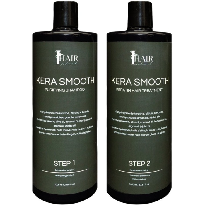 Verken de Kera Smooth Keratinebehandeling voor Mooier Haar Geef het haar een intensieve verzorging en langdurige gladheid met onze professionele keratinebehandeling. Deze behandeling is ontwikkeld om het haar te herstellen, te verzachten en te versterken van binnenuit. Ideaal voor salons en professionals die hun klanten perfect glad, pluisvrij en glanzend haar willen aanbieden. Belangrijkste ingrediënten Onze formule is verrijkt met hoogwaardige, voedende oliën en proteïnen: Gehydrolyseerde keratine – vult beschadigde haarvezels aan, versterkt en herstelt het haar. Olijfolie – hydrateert diep en geeft soepelheid. Kokosolie – voedt het haar en voorkomt eiwitverlies. Hennepzaadolie – rijk aan omega’s, bevordert elasticiteit en glans. Arganolie – maakt het haar zijdezacht en glad. Jojoba-olie – reguleert vochtbalans en zorgt voor extra glans. Wat doet een keratinebehandeling? Een keratinebehandeling zorgt voor: Minder pluis en meer controle Gladder en glanzender haar Herstel van beschadigde haarstructuur Sterker, veerkrachtiger haar Langdurige resultaten (3 tot 5 maanden, afhankelijk van haartype) Deze behandeling is geschikt voor gestrest, pluizig, droog of chemisch behandeld haar. Inhoud Step 1 – 1000 ml Step 2 – 1000 ml Gebruiksaanwijzing – Keratinebehandeling Reiniging: Was het haar 2–3 keer met Step 1, spoel grondig uit en föhn het haar tot 100% droog. Aanbrengen van het product: Breng het product aan op het haar, 1–1,5 cm vanaf de hoofdhuid. Verdeel gelijkmatig over alle lokken. Inwerktijd: Laat het product 30–40 minuten inwerken. Spoelen: Spoel het haar uit met alleen water (GEEN SHAMPOO). Föhnen: Föhn het haar opnieuw tot volledig droog. Stijlen: Verdeel het haar in dunne lokken en stijl elke lok 10–15 keer met een stijltang op 180–250 °C, afhankelijk van het haartype. Afronden: Spoel het haar na het stijlen volledig uit en werk af met Stap 3 en Stap 4 voor optimale resultaten. Aanbevolen stijltangtemperaturen per haartype Ontkleurd of sterk beschadigd haar: 170–190 °C Fijn en/of gekleurd haar: 190–210 °C Dik, sterk of weerbarstig haar: 210–250 °C TIP: Gebruik bij voorkeur een stijltang met titaniumplaten voor een gelijkmatige warmteverdeling en optimale verzegeling van de keratine. Begin steeds met een lagere temperatuur en bouw deze geleidelijk op indien nodig. Op deze manier kun je het haar goed inschatten, voorkom je beschadiging en bereik je het beste resultaat op een veilige manier. Wat is Kera Smooth? Kera Smooth is een innovatieve keratinebehandeling die speciaal ontwikkeld is om de gezondheid en uitstraling van je haar te verbeteren. Deze behandelingen, Stap 1 en Stap 2, werken samen om jouw haar te transformeren. De krachtige ingrediënten in Kera Smooth helpen bij het herstellen van beschadigd haar, verminderen pluizigheid en bieden een glanzende afwerking. Ideaal voor iedereen die op zoek is naar een oplossing voor droog en stijl ongelukkig haar. Door de intensieve verzorging wordt het haar niet alleen gezonder, maar ook veel makkelijker te stylen. De Voordelen van Kera Smooth Kera Smooth biedt verschillende voordelen voor je haar. Ten eerste zorgt het voor diepe hydratatie, waardoor droog en breekbaar haar weer soepel aanvoelt. Daarnaast geeft de keratinebehandeling een langdurige bescherming tegen hitte en beschadiging door stylingtools. Bovendien helpt de formule bij het verminderen van frizz en onhandelbaarheid, wat het makkelijker maakt om dagelijks je haar te stylen. Al met al biedt Kera Smooth de ultieme oplossing voor iedereen die wil genieten van glanzend en gezond haar. Hoe Gebruik je de Kera Smooth Behandeling? Het toepassen van de Kera Smooth keratinebehandeling is eenvoudig en kan thuis of in een salon worden gedaan. Begin met Stap 1, waarbij je het product gelijkmatig aanbrengt op schone, handdoekdroge lokken. Laat het product enkele minuten inwerken zodat de keratine goed kan absorberen. Spoel het haar grondig uit voordat je Stap 2 aanbrengt. Deze laatste stap zorgt voor een langdurige afsluiting van de behandeling, waardoor je haar er zijdezacht en glanzend uitziet. Volg deze stappen regelmatig voor optimaal resultaat en geniet van je prachtige, gezonde haar. FLAKA.BE