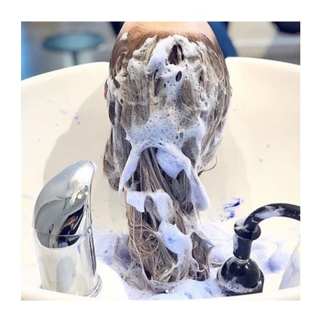 L’Alga Sealver Silver Shampoo & Hair Mask is de perfecte professionele verzorging voor blond, grijs, wit en geblondeerd haar. Deze krachtige yellow neutralizer helpt ongewenste gele en warme tinten te verminderen en geeft het haar opnieuw een frisse, heldere en koele blonde uitstraling. flaka.be