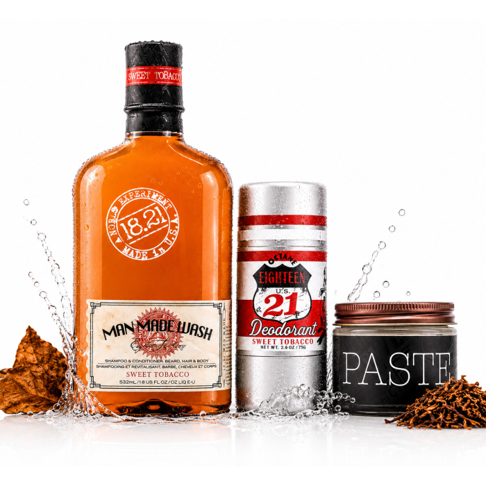 18.21 Man Made Sweet Tobacco Set – Luxe Mannenverzorging in Één Premium Set Ontdek de ultieme mannenverzorging met de 18.21 Man Made Sweet Tobacco Set. Deze exclusieve combinatie van wash, deodorant en styling paste biedt alles wat een moderne man nodig heeft voor dagelijkse verzorging, frisheid en styling. De iconische Sweet Tobacco geur combineert warme tabakstonen, houtachtige accenten en een luxueuze mannelijke geurbeleving die langdurig aanwezig blijft. Een perfecte balans tussen klassieke barber stijl en moderne premium verzorging. Wat zit er in de set? 18.21 Man Made Wash – 532ML Een luxe 3-in-1 formule voor haar, baard en lichaam. Reinigt intensief, hydrateert het haar en laat een frisse, verzorgde finish achter zonder uit te drogen. 18.21 Man Made Deodorant – 75G Langdurige bescherming tegen ongewenste geurtjes en transpiratie. Zorgt voor een frisse, mannelijke geur gedurende de hele dag. 18.21 Man Made Paste Premium styling paste met sterke hold en natuurlijke finish. Ideaal voor een verzorgde look zonder vettig effect. Waarom kiezen voor 18.21 Man Made? Complete verzorgingsroutine voor mannen Luxe Sweet Tobacco geur Voor haar, baard en lichaam Professionele barber kwaliteit Langdurige frisheid en verzorging Sterke hold met natuurlijke finish Ideaal voor dagelijks gebruik Perfect als luxe cadeau SEO Titel 18.21 Man Made Sweet Tobacco Set | Wash, Deodorant & Paste Ontdek de 18.21 Man Made Sweet Tobacco Set met luxe wash, deodorant en styling paste. Premium mannenverzorging voor haar, baard en lichaam. Bestel nu bij Flaka.be.