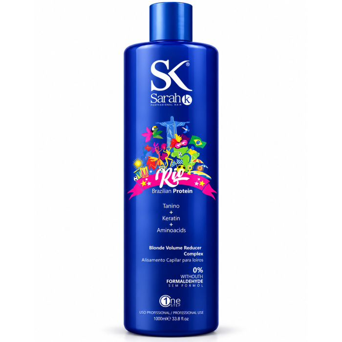 Sarah K Professional Rio Brazilian Protein Tanino & Amino Acids Blonde Volume Reducer Complex 1000 ml is een professionele gladmakende behandeling zonder formaldehyde, speciaal ontwikkeld voor blond, geblondeerd en chemisch behandeld haar. Verkrijgbaar bij **flaka.be** voor professionele salons, kappers en ervaren gebruikers die op zoek zijn naar een hoogwaardige Brazilian Protein treatment voor gladder, zachter en beter handelbaar haar. Deze professionele behandeling helpt pluis en ongewenst volume te verminderen en geeft het haar een gladdere, meer gecontroleerde uitstraling. De formule met tanine en aminozuren is ontwikkeld voor blond haar en ondersteunt een verzorgde, soepele en glanzende finish zonder het haar onnodig zwaar te maken. Sarah K Rio Brazilian Protein is bijzonder geschikt voor klanten met blond, ontkleurd, poreus, droog, golvend of moeilijk handelbaar haar. Door de professionele smoothing-formule wordt het haar beter controleerbaar tijdens het föhnen en stylen. Het uiteindelijke resultaat is afhankelijk van de oorspronkelijke haarstructuur, de conditie van het haar en de gebruikte professionele applicatietechniek. Bij **flaka.be** vindt u Sarah K Professional Rio Brazilian Protein als onderdeel van een uitgebreid assortiment professionele Brazilian Protein, keratine, proteïne, anti-frizz en smoothing treatments voor salons en haarprofessionals. Voor blond en geblondeerd haar is een correcte haaranalyse extra belangrijk. De temperatuur van de stijltang moet altijd worden aangepast aan de porositeit, elasticiteit, dikte en algemene conditie van het haar. Zeer gevoelig of sterk geblondeerd haar vereist een lagere temperatuur en minder passages dan sterk en resistent haar. Een professionele toepassing helpt het haar gladder, zachter en glanzender te maken en kan pluis en overtollig volume zichtbaar verminderen. Het haar wordt na een correcte behandeling gemakkelijker te föhnen, te stylen en onder controle te houden. **Belangrijkste kenmerken** Sarah K Professional Rio Brazilian Protein Tanino & Amino Acids formule Blonde Volume Reducer Complex Zonder formaldehyde Inhoud 1000 ml Professionele anti-frizz en smoothing behandeling Speciaal ontwikkeld voor blond en geblondeerd haar Helpt ongewenst volume te verminderen Ondersteunt gladheid, zachtheid en glans Voor professioneel salongebruik Wie zoekt naar **Sarah K Brazilian Protein zonder formaldehyde**, **Brazilian Protein voor blond haar**, **professionele volume reducer**, **anti-frizz behandeling voor geblondeerd haar** of een **professionele smoothing treatment**, vindt bij **flaka.be** een zorgvuldig geselecteerd assortiment professionele haarbehandelingen voor verschillende haartypes en salonbehoeften. Voor het beste resultaat wordt aangeraden vóór gebruik altijd een pluktest en een professionele haaranalyse uit te voeren. Vooral bij sterk geblondeerd, poreus of beschadigd haar moet de toepassing zorgvuldig worden aangepast aan de conditie van de haarvezel. Bestel **Sarah K Professional Rio Brazilian Protein Tanino & Amino Acids Blonde Volume Reducer Complex 1000 ml bij flaka.be** en ontdek professionele haarverzorging voor salons, kappers en ervaren gebruikers die streven naar gladder, zachter, glanzender en beter handelbaar haar.
