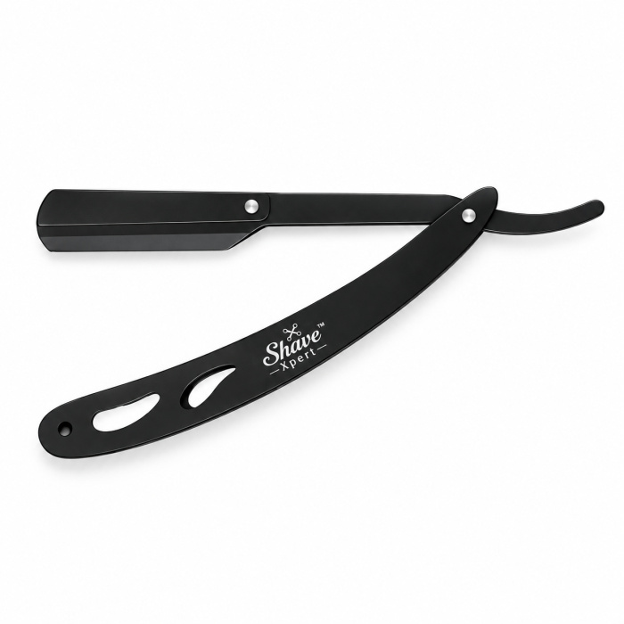 Gebruiksaanwijzing – The Shave Factory Metalen Straight Razor De The Shave Factory Metalen Straight Razor is geschikt voor professioneel scheren, contourwerk en het strak afwerken van baard- en haarlijnen. Open de razor en plaats voorzichtig een geschikt half scheermesje in de houder. Controleer of het mesje recht en stevig vastzit. Bereid de huid voor met warm water en gebruik scheergel, scheerschuim of scheerzeep. Houd het barbermes onder een lichte hoek en werk met korte, rustige bewegingen. Gebruik zo weinig mogelijk druk om irritatie en wondjes te voorkomen. Trek de huid licht strak voor meer controle en precisie. Verwijder het mesje na gebruik en reinig en droog de metalen razor zorgvuldig. Voor professioneel gebruik wordt aanbevolen om voor iedere klant een nieuw mesje te gebruiken. Gooi gebruikte mesjes veilig weg in een daarvoor bestemde sharps- of naaldencontainer. Let op: buiten bereik van kinderen houden en niet gebruiken op beschadigde of geïrriteerde huid.