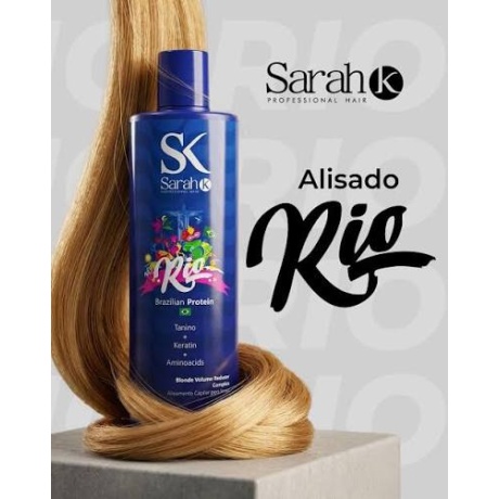 Sarah K Professional Rio Brazilian Protein Tanino & Amino Acids Blonde Volume Reducer Complex 1000 ml is een professionele gladmakende behandeling zonder formaldehyde, speciaal ontwikkeld voor blond, geblondeerd en chemisch behandeld haar. Verkrijgbaar bij **flaka.be** voor professionele salons, kappers en ervaren gebruikers die op zoek zijn naar een hoogwaardige Brazilian Protein treatment voor gladder, zachter en beter handelbaar haar. Deze professionele behandeling helpt pluis en ongewenst volume te verminderen en geeft het haar een gladdere, meer gecontroleerde uitstraling. De formule met tanine en aminozuren is ontwikkeld voor blond haar en ondersteunt een verzorgde, soepele en glanzende finish zonder het haar onnodig zwaar te maken. Sarah K Rio Brazilian Protein is bijzonder geschikt voor klanten met blond, ontkleurd, poreus, droog, golvend of moeilijk handelbaar haar. Door de professionele smoothing-formule wordt het haar beter controleerbaar tijdens het föhnen en stylen. Het uiteindelijke resultaat is afhankelijk van de oorspronkelijke haarstructuur, de conditie van het haar en de gebruikte professionele applicatietechniek. Bij **flaka.be** vindt u Sarah K Professional Rio Brazilian Protein als onderdeel van een uitgebreid assortiment professionele Brazilian Protein, keratine, proteïne, anti-frizz en smoothing treatments voor salons en haarprofessionals. Voor blond en geblondeerd haar is een correcte haaranalyse extra belangrijk. De temperatuur van de stijltang moet altijd worden aangepast aan de porositeit, elasticiteit, dikte en algemene conditie van het haar. Zeer gevoelig of sterk geblondeerd haar vereist een lagere temperatuur en minder passages dan sterk en resistent haar. Een professionele toepassing helpt het haar gladder, zachter en glanzender te maken en kan pluis en overtollig volume zichtbaar verminderen. Het haar wordt na een correcte behandeling gemakkelijker te föhnen, te stylen en onder controle te houden. **Belangrijkste kenmerken** Sarah K Professional Rio Brazilian Protein Tanino & Amino Acids formule Blonde Volume Reducer Complex Zonder formaldehyde Inhoud 1000 ml Professionele anti-frizz en smoothing behandeling Speciaal ontwikkeld voor blond en geblondeerd haar Helpt ongewenst volume te verminderen Ondersteunt gladheid, zachtheid en glans Voor professioneel salongebruik Wie zoekt naar **Sarah K Brazilian Protein zonder formaldehyde**, **Brazilian Protein voor blond haar**, **professionele volume reducer**, **anti-frizz behandeling voor geblondeerd haar** of een **professionele smoothing treatment**, vindt bij **flaka.be** een zorgvuldig geselecteerd assortiment professionele haarbehandelingen voor verschillende haartypes en salonbehoeften. Voor het beste resultaat wordt aangeraden vóór gebruik altijd een pluktest en een professionele haaranalyse uit te voeren. Vooral bij sterk geblondeerd, poreus of beschadigd haar moet de toepassing zorgvuldig worden aangepast aan de conditie van de haarvezel. Bestel **Sarah K Professional Rio Brazilian Protein Tanino & Amino Acids Blonde Volume Reducer Complex 1000 ml bij flaka.be** en ontdek professionele haarverzorging voor salons, kappers en ervaren gebruikers die streven naar gladder, zachter, glanzender en beter handelbaar haar.