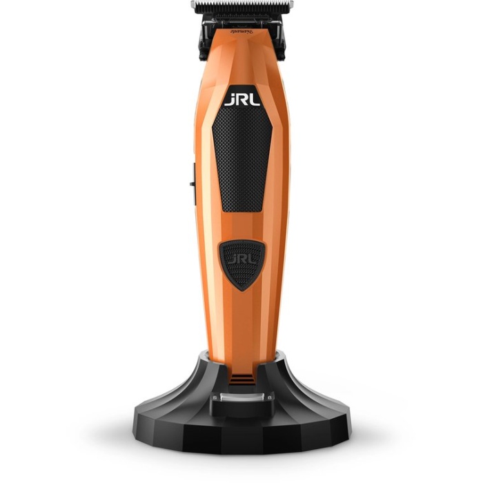 JRL Diamante 2025T Trimmer Orange – Professionele Precisie voor Strakke Details De JRL Diamante 2025T Trimmer Orange is ontwikkeld voor professionele barbers en kappers die maximale precisie, kracht en controle verwachten. De opvallende oranje uitvoering combineert een premium design met krachtige technologie voor contouren, baardlijnen, finishing en nauwkeurig detailwerk. De brushless motor draait op 8.200 RPM en levert constante prestaties, ook bij dikker haar of stugge baardgroei. Dankzij de slimme motortechnologie blijft de trimmer soepel werken zonder merkbaar krachtverlies. Belangrijkste voordelen - Professionele 8.200 RPM brushless motor - Geschikt voor contouren, line-ups en detailwerk - EZ-Gap verstelbaar voor zeer korte snijlengtes - Smart-Clip technologie voor constante prestaties - Ultra-stille werking - LED-statusindicatie - Reset IQ™ charging dock - 5 opzetkammen inbegrepen - Stijlvolle Orange-uitvoering - Ontwikkeld voor intensief professioneel gebruik Precisie met EZ-Gap technologie De JRL Diamante Trimmer is uitgerust met een professioneel EZ-Gap bladsysteem waarmee je het mes zeer nauwkeurig kunt afstellen. Hierdoor is de trimmer perfect voor: - haarlijnen - baardcontouren - nekafwerking - detailwerk rond oren en slapen - finishing bij fades - creatieve barbertechnieken 42 mm precisieblad De Diamante 2025T beschikt over een breed precisieblad van ongeveer 42 mm, waardoor je snel maar gecontroleerd kunt werken. Het Parallel Motion Blade is ontworpen voor ultrafijne details en bijna-zero-gap prestaties. Smart-Clip Constant Speed Technology De Smart-Clip technologie helpt de motor automatisch kracht bij te zetten wanneer er extra weerstand ontstaat. Hierdoor blijft de snijsnelheid stabiel en vermindert de kans op trekken of vastlopen tijdens het trimmen. Batterij en gebruiksduur De JRL Diamante 2025T beschikt over een 2000 mAh lithium-ion batterij. De trimmer biedt een lange draadloze gebruiksduur en is ontwikkeld voor professioneel gebruik tijdens drukke werkdagen. Slimme LED-indicatie Het verlichte JRL-logo geeft visuele informatie over batterij- en stroomstatus. Hierdoor kan je tijdens het werken snel controleren hoeveel capaciteit er nog beschikbaar is. Wat zit er in de verpakking? De professionele set bevat onder andere: - JRL Diamante 2025T Trimmer Orange - Reset IQ™ Charging Dock - 5 opzetkammen - EZ-Gap adjustment tool - blade protector - reinigingsborstel - smeerolie - voedingsadapter Premium webshoptekst De JRL Diamante 2025T Trimmer Orange combineert professionele kracht met extreme precisie. De 8.200 RPM brushless motor, EZ-Gap technologie, het brede precisieblad en de slimme LED-indicatie maken deze trimmer ideaal voor barbers die elke lijn en contour perfect willen afwerken. De opvallende oranje afwerking geeft de trimmer bovendien een unieke premium uitstraling op iedere barberstation. Verkrijgbaar bij Flaka.be.