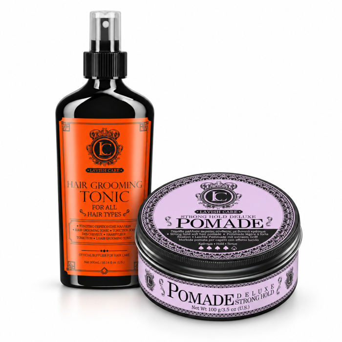 Lavish Care Duo Pack – Hair Grooming Tonic 300 ml + Strong Hold Deluxe Pomade 100 g Deze Lavish Care Duo Pack combineert professionele haarverzorging met krachtige styling. De set bestaat uit Lavish Care Hair Grooming Tonic 300 ml en Lavish Care Strong Hold Deluxe Pomade 100 g. De Hair Grooming Tonic helpt het haar op te frissen, beter handelbaar te maken en voor te bereiden op styling. De Strong Hold Deluxe Pomade zorgt daarna voor stevige fixatie, duidelijke definitie en een verzorgde barberfinish. Belangrijkste voordelen - Complete barberroutine in 2 stappen - Verfrist en verzorgt het haar - Helpt het haar beter handelbaar te maken - Ideaal als voorbereiding vóór föhnen en styling - Strong Hold voor stevige controle - Geeft definitie en een nette afwerking - Geschikt voor korte en middellange kapsels - Ideaal voor klassieke en moderne barberlooks - Professioneel geschikt voor barbershop en thuisgebruik Gebruiksaanwijzing Breng eerst een kleine hoeveelheid Hair Grooming Tonic aan op droog of licht vochtig haar. Verdeel het product gelijkmatig over het haar en kam het door. Föhn het haar indien gewenst alvast in de gewenste richting. Neem daarna een kleine hoeveelheid Strong Hold Deluxe Pomade uit de pot en wrijf deze goed warm tussen de handpalmen. Breng de pomade gelijkmatig aan op het haar en style met de vingers of een kam. Voor extra stevigheid kun je in meerdere dunne lagen werken. Professionele barbertip Gebruik de Hair Grooming Tonic vóór het föhnen om het haar beter in model te brengen. Breng de pomade daarna aan op droog of bijna droog haar voor maximale controle en een strakke finish. Ideaal voor kapsels zoals - slick back - side part - pompadour - quiff - klassieke barbercuts - strakke contourstyling - nette dagelijkse looks Productinformatie Merk: Lavish Care Set: Hair Grooming Tonic + Strong Hold Deluxe Pomade Hair Grooming Tonic: 300 ml Pomade: 100 g Doelgroep: Heren Gebruik: Professioneel en thuis Producttype: Barber verzorging + styling duo Hold: Strong Hold Finish: Verzorgd en gedefinieerd Lavish Care bij Flaka.be Ontdek deze Lavish Care Duo Pack bij Flaka.be voor professionele haarverzorging, sterke styling en een verzorgde barberfinish. Flaka.be – professionele barberproducten voor salon en thuis.