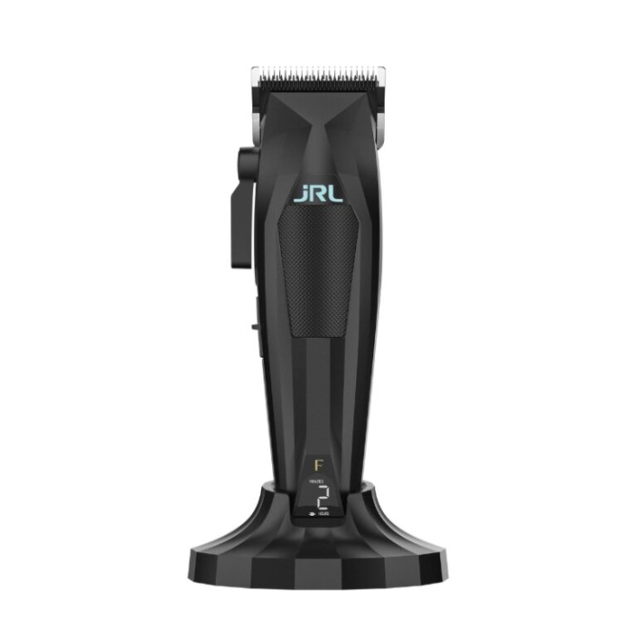 JRL 3000C PROFESSIONELE TONDEUSE – KRACHT, PRECISIE & COMFORT De JRL 3000C Tondeuse is ontwikkeld voor professionele barbers en kappers die dagelijks topprestaties verwachten. Deze compacte tondeuse combineert krachtige prestaties, nauwkeurige controle en een ergonomisch ontwerp, waardoor hij ideaal is voor fades, tapering, blending en strak detailwerk. Met een krachtige brushless motor van 7800 RPM glijdt de JRL 3000C soepel door verschillende haartypes, van fijn tot dik en stug haar. De motor levert constante kracht tijdens het knippen en ondersteunt efficiënt werken zonder onnodig krachtverlies. WAAROM KIEZEN VOOR DE JRL 3000C? Professionele brushless motor van 7800 RPM Compact en licht ontwerp Slechts ongeveer 17,5 cm lang Gewicht van ongeveer 253 gram Comfortabel voor lange werkdagen Verstelbare snijlengte van 0,25 mm tot 3,0 mm Geschikt voor zero-gap afstelling 5-level locking systeem voor stabiele lengte-instellingen Ideaal voor fades, tapering en blending LED-display met batterij- en onderhoudsinformatie Stil en comfortabel in gebruik Ontwikkeld voor intensief professioneel gebruik BESCHIKBARE UITVOERINGEN De JRL 3000C is verkrijgbaar in verschillende kleuren en mesconfiguraties. De zwarte en rode uitvoering zijn uitgerust met een APEX fade blade, ideaal voor scherpe fades, strakke overgangen en precisiewerk. De witte uitvoering is voorzien van een taper blade, waardoor deze bijzonder geschikt is voor tapering, blending en klassieke barbertechnieken. PERFECT VOOR FADES EN DETAILWERK Dankzij de verstelbare snijlengte en de mogelijkheid om de tondeuse zeer kort af te stellen, biedt de JRL 3000C uitstekende controle bij het creëren van: skin fades low fades mid fades high fades taper fades strakke contouren vloeiende overgangen klassiek en modern barberwerk Het 5-level locking systeem zorgt ervoor dat de gekozen stand stevig blijft staan tijdens het knippen. Hierdoor kan je nauwkeuriger en consistenter werken. SLIM LED-DISPLAY Het geïntegreerde LED-display geeft belangrijke informatie tijdens het gebruik. Je kan eenvoudig de batterijstatus en resterende gebruiksduur volgen en onderhoudsmeldingen controleren. Dit maakt de tondeuse bijzonder praktisch tijdens drukke werkdagen in de salon of barbershop. ERGONOMISCH EN COMFORTABEL Een professionele tondeuse moet niet alleen krachtig zijn, maar ook comfortabel in de hand liggen. Met zijn compacte formaat en lage gewicht biedt de JRL 3000C uitstekende controle en helpt hij belasting van hand en pols tijdens lange werkdagen te beperken. VOOR WIE IS DEZE TONDEUSE GESCHIKT? De JRL 3000C is ideaal voor: professionele barbers kappers fadespecialisten salons barbershops professionals die dagelijks intensief met een tondeuse werken De JRL 3000C Professionele Tondeuse combineert snelheid, precisie en ergonomisch comfort in één krachtige machine. De 7800 RPM brushless motor, verstelbare snijlengte, zero-gap mogelijkheid en het slimme locking systeem maken deze tondeuse tot een uitstekende keuze voor professionele fades, tapering en dagelijks salonwerk. Een compacte krachtpatser voor professionals die geen compromis willen tussen prestaties en comfort. Verkrijgbaar bij Flaka.be.