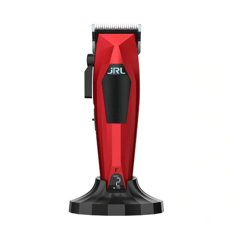 JRL 3000C Tondeuse – Professionele kracht, precisie en comfort De JRL 3000C Tondeuse is ontwikkeld voor professionele barbers en kappers die dagelijks vertrouwen op snelheid, precisie en duurzaamheid. Dankzij het compacte ontwerp, de krachtige motor en de nauwkeurige afstelling is deze tondeuse ideaal voor fades, tapering, blending en strak contourwerk. De brushless motor van 7800 RPM levert constante kracht en knipt moeiteloos door verschillende haartypes. Van fijn haar tot dik en stug haar: de JRL 3000C blijft soepel en stabiel presteren. Compact en ergonomisch ontwerp Met een lengte van ongeveer 17,5 cm en een gewicht van circa 253 gram ligt de JRL 3000C comfortabel in de hand. Dat maakt deze tondeuse bijzonder geschikt voor lange werkdagen in de salon of barbershop. Het uitgebalanceerde ontwerp geeft extra controle tijdens precisiewerk en helpt vermoeidheid in hand en pols te beperken. Ideaal voor fades en tapering De verstelbare snijlengte van ongeveer 0,25 mm tot 3,0 mm geeft veel vrijheid tijdens het knippen. Dankzij de mogelijkheid tot zero-gap afstelling is de tondeuse uitstekend geschikt voor: - strakke fades - taper fades - vloeiende overgangen - nauwkeurige contouren - blending - kort knipwerk - professionele barbertechnieken Het 5-level locking systeem zorgt ervoor dat de gekozen stand stevig op zijn plaats blijft tijdens het werken. APEX Fade Blade De rode uitvoering van de JRL 3000C is voorzien van een APEX Fade Blade. Dit mes is speciaal geschikt voor barbers die veel werken met fades en zeer korte overgangen. De combinatie van het scherpe mes en de krachtige motor zorgt voor een gecontroleerde, gelijkmatige knipervaring. Slim LED-display Het geïntegreerde LED-display geeft tijdens het werken belangrijke informatie weer, zoals: - batterijstatus - resterende gebruiksduur - onderhoudsinformatie Zo heb je altijd snel zicht op de status van je tondeuse. Professionele prestaties voor dagelijks gebruik De JRL 3000C is gebouwd voor intensief professioneel gebruik. De stille werking, krachtige motor en ergonomische behuizing maken hem geschikt voor zowel drukke barbershops als kapsalons. Of je nu meerdere fades per dag uitvoert of voornamelijk klassieke kniptechnieken gebruikt, deze tondeuse biedt de controle die je nodig hebt. Waarom kiezen voor de JRL 3000C? De combinatie van 7800 RPM, een compact ontwerp, zero-gap mogelijkheid, verstelbare snijlengte en professionele blade-technologie maakt de JRL 3000C een sterke keuze voor professionals die geen compromis willen tussen kracht en precisie. Premium webshoptekst De JRL 3000C Professionele Tondeuse combineert krachtige prestaties met uitstekende controle en gebruikscomfort. De brushless motor van 7800 RPM, het APEX Fade Blade, het 5-level locking systeem en de zero-gap mogelijkheid maken deze tondeuse ideaal voor professionele fades, tapering en dagelijks intensief gebruik. Een moderne en krachtige barbertool voor professionals die snelheid, nauwkeurigheid en comfort belangrijk vinden. Ontdek de JRL 3000C en andere professionele JRL barbertools bij Flaka.be.