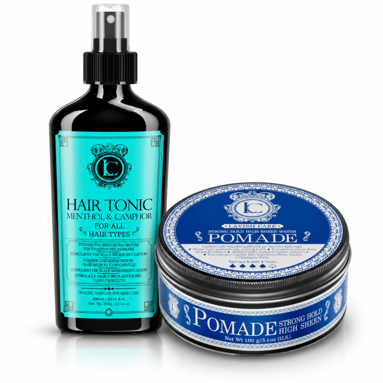 Lavish Care Duo Pack – Hair Tonic Menthol & Camphor 300 ml + Strong Hold High Sheen Water Pomade 100 g Deze Lavish Care Duo Pack combineert een frisse haarverzorging met sterke, glanzende styling. De set bestaat uit Lavish Care Hair Tonic Menthol & Camphor 300 ml en Lavish Care Strong Hold High Sheen Water Pomade 100 g. De Hair Tonic verfrist haar en hoofdhuid met menthol en kamfer en helpt het haar beter handelbaar te maken. De Strong Hold High Sheen Water Pomade zorgt daarna voor sterke fixatie, duidelijke definitie en een verzorgde, glanzende finish. Belangrijkste voordelen - Complete barberroutine in 2 stappen - Verfrist haar en hoofdhuid - Menthol & camphor geven een koel en fris gevoel - Helpt het haar beter handelbaar te maken - Strong Hold voor langdurige controle - High Sheen finish voor een nette, glanzende look - Water-based pomade - Geschikt voor klassieke en moderne barberlooks - Ideaal voor professioneel en thuisgebruik Gebruiksaanwijzing Breng eerst een kleine hoeveelheid Hair Tonic Menthol & Camphor aan op droog of licht vochtig haar. Verdeel het product gelijkmatig over haar en hoofdhuid en masseer licht in. Kam het haar door of föhn het alvast in de gewenste richting. Neem daarna een kleine hoeveelheid Strong Hold High Sheen Water Pomade uit de pot en wrijf deze goed warm tussen de handpalmen. Breng de pomade gelijkmatig aan op het haar en style met de vingers of een kam. Voor extra hold kun je in meerdere dunne lagen werken. Professionele barbertip Gebruik de tonic vóór het föhnen voor frisheid en controle. Breng de pomade daarna aan op droog of bijna droog haar voor de sterkste fixatie en de mooiste glans. Ideaal voor kapsels zoals - slick back - side part - pompadour - quiff - klassieke barbercuts - strakke contourstyling - nette, glanzende looks Productinformatie Merk: Lavish Care Set: Hair Tonic Menthol & Camphor + Strong Hold High Sheen Water Pomade Hair Tonic: 300 ml Pomade: 100 g Doelgroep: Heren Gebruik: Professioneel en thuis Producttype: Barber verzorging + styling duo Hold: Strong Hold Finish: High Sheen / glanzend Pomadebasis: Water-based Lavish Care bij Flaka.be Ontdek deze Lavish Care Duo Pack bij Flaka.be voor frisse verzorging, sterke styling en een verzorgde glanzende barberfinish. Flaka.be – professionele barberproducten voor salon en thuis.