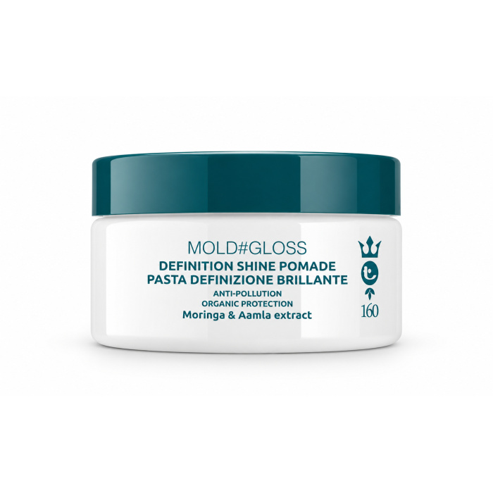 De TECNA Mold#Gloss Definition Shine Pomade 160 is een professionele stylingpomade voor wie het haar wil definiëren, modelleren en tegelijk een verzorgde glans wil geven. Ideaal voor korte tot halflange kapsels, gladde looks en styling waarbij controle en glans belangrijk zijn. Volgens de productverpakking bevat de formule Moringa- en Amla-extracten en maakt het product deel uit van de anti-pollution verzorgingslijn. Belangrijkste voordelen - Geeft glans en definitie - Helpt het haar beter in model te houden - Ideaal voor strakke en verzorgde kapsels - Geschikt voor korte en halflange kapsels - Helpt losse en weerbarstige haren te controleren - Geeft een gladde, professionele finish - Met Moringa- en Amla-extracten - Geschikt voor salon- en thuisgebruik Voor welk haartype? Bijzonder geschikt voor: - kort haar - halflang haar - normaal tot droog haar - weerbarstig haar - haar dat extra glans nodig heeft - kapsels die structuur en controle nodig hebben Gebruiksaanwijzing Neem een kleine hoeveelheid TECNA Mold#Gloss Pomade tussen de vingertoppen. Wrijf het product kort warm tussen de handen. Breng aan op droog of licht vochtig haar. Verdeel gelijkmatig en modelleer het haar met de vingers of een kam. Gebruik iets meer product wanneer extra definitie of glans gewenst is. Niet uitspoelen. Professionele tip Gebruik op droog haar voor een duidelijker glanseffect en meer definitie. Begin met een kleine hoeveelheid en bouw langzaam op. Zo blijft het haar verzorgd zonder zwaar of vettig te ogen. Voor strakke kapsels kan je het product met een kam verdelen voor een extra nette salonfinish. Resultaat Na gebruik krijgt het haar: - meer glans - meer definitie - betere controle - een gladder uiterlijk - een verzorgde en professionele finish Premium webshoptekst TECNA Mold#Gloss Definition Shine Pomade 160 is een professionele glanspomade voor klanten die hun kapsel extra definitie, controle en een verzorgde shine willen geven. De formule helpt het haar mooi in model te brengen en zorgt voor een nette, glanzende salonfinish. Verkrijgbaar bij Flaka.be.