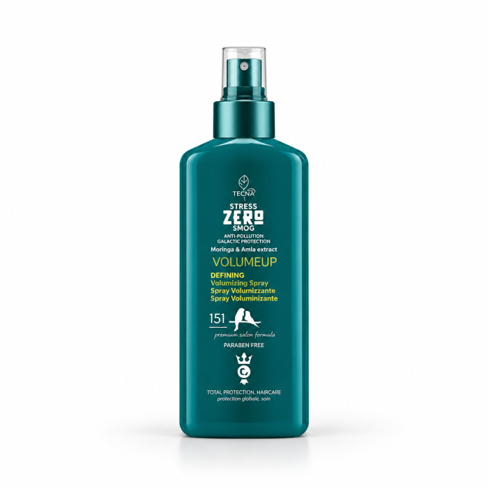 TECNA Stress Zero Smog Volume Up – Defining Volumizing Spray De TECNA Stress Zero Smog Volume Up is een professionele volumizing spray die speciaal is ontwikkeld voor fijn, futloos of plat haar dat extra body, beweging en definitie nodig heeft. De lichte formule helpt het haar voller te laten ogen zonder het zwaar of plakkerig te maken. Dankzij de combinatie van Moringa- en Amla-extracten ondersteunt deze spray een verzorgde, frisse en luchtige finish. Ideaal voor dagelijks gebruik, föhnstyling en professionele salonafwerking. Belangrijkste voordelen - Geeft zichtbaar meer volume en body - Helpt fijn en slap haar voller te laten ogen - Ondersteunt een luchtige, natuurlijke beweging - Verzwaart het haar niet - Ideaal vóór het föhnen - Helpt het haar beter in model te brengen - Met Moringa- en Amla-extracten - Parabeenvrij volgens de productverpakking - Geschikt voor professioneel salon- en thuisgebruik Voor welk haartype? Bijzonder geschikt voor: - fijn haar - slap en futloos haar - haar dat snel plat valt - haar dat extra body nodig heeft - haar dat meer definitie en beweging mag krijgen Gebruiksaanwijzing Spray TECNA Volume Up gelijkmatig op handdoekdroog haar, met extra aandacht voor de haaraanzet en zones waar extra volume gewenst is. Kam licht door voor een gelijkmatige verdeling. Föhn het haar vervolgens met een ronde borstel of met het hoofd licht naar voren voor extra lift. Niet uitspoelen. Professionele tip Voor maximaal volume breng je het product vooral aan bij de haaraanzet. Gebruik niet te veel product in één keer; een lichte verdeling geeft meestal het mooiste en meest natuurlijke resultaat. Voor extra body kan je tijdens het föhnen de wortels optillen met een ronde borstel. Resultaat Na gebruik voelt het haar: - voller - luchtiger - levendiger - beter gestyled - natuurlijker in beweging - professioneel afgewerkt Premium webshoptekst TECNA Stress Zero Smog Volume Up is de ideale styling spray voor wie meer volume, body en definitie wil zonder het haar zwaar te maken. De lichte professionele formule helpt fijn en futloos haar een voller, luchtiger en verzorgder uiterlijk te geven. Perfect voor dagelijks gebruik, salonstyling en föhnlooks met extra lift. Voor zichtbaar meer volume en een luchtige, professionele finish. Verkrijgbaar bij Flaka.be.
