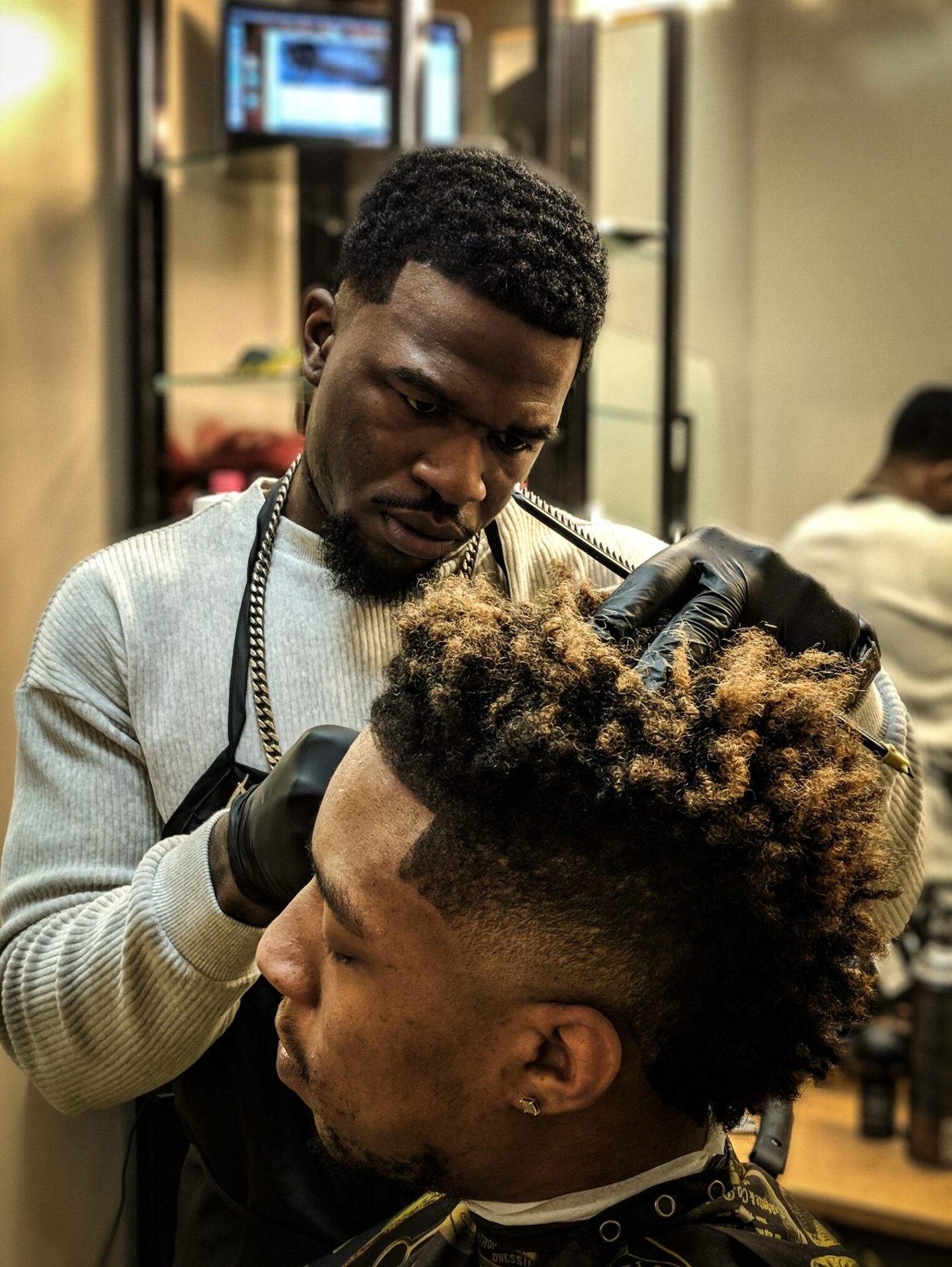 Barber knipt een fade