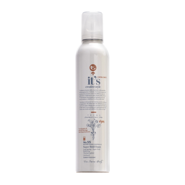 TECNA It’s No.55 Super Hold Foam 300 ml De TECNA It’s No.55 Super Hold Foam is een professionele stylingmousse met extra sterke hold voor kapsels die langdurige fixatie, volume en controle nodig hebben. De mousse is bijzonder geschikt voor föhnstyling, krullen en kapsels die stevig in model moeten blijven, terwijl het haar toch verzorgd blijft ogen. Belangrijkste voordelen - Extra sterke fixatie - Langdurige hold - Geeft volume en structuur - Ideaal voor föhnstyling - Geschikt voor krullen en modelleren - Helpt het haar verzorgd te laten ogen - Met Moringa-extract - Vegan volgens de productinformatie - Geschikt voor alle haartypes - Professioneel salonproduct Gebruiksaanwijzing Schud de bus goed voor gebruik. Breng een passende hoeveelheid TECNA No.55 Super Hold Foam aan op vochtig of droog haar. Verdeel het product gelijkmatig door het haar. Föhn, krul of style het haar daarna naar wens. Niet uitspoelen. Professionele tip Gebruik bij fijn haar eerst een kleine hoeveelheid en bouw indien nodig op. Voor extra volume breng je de mousse vooral aan bij de haaraanzet en föhn je het haar met een ronde borstel. Resultaat Het haar krijgt meer: - volume - stevigheid - definitie - controle - langdurige fixatie Premium webshoptekst TECNA It’s No.55 Super Hold Foam 300 ml is een professionele stylingmousse voor maximale controle en langdurige fixatie. Ideaal voor volume, föhnlooks, krullen en creatieve styling waarbij het kapsel stevig in model moet blijven. Verkrijgbaar bij Flaka.be.