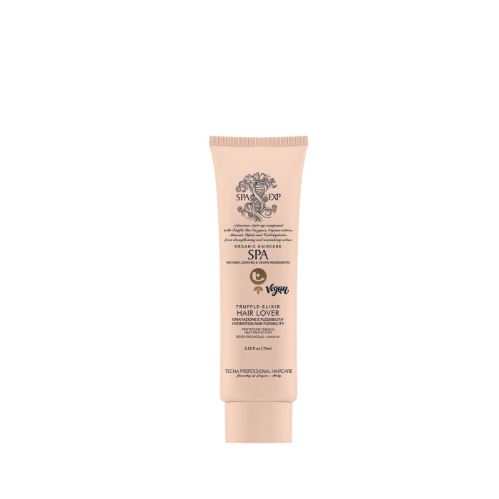TECNA SPA Truffle-Elixir Hair Lover 75 ml De TECNA SPA Hair Lover is een professionele leave-in haarverzorging uit de SPA Organic Haircare-lijn. De formule is ontwikkeld om droog, behandeld en gestrest haar extra hydratatie, soepelheid en bescherming te geven zonder uitspoelen. Volgens de verpakking is het product verrijkt met Truffle-Elixir, bevat het natuurlijk afgeleide en vegan ingrediënten en biedt het heat protection. Belangrijkste voordelen - Intensieve leave-in hydratatie - Helpt het haar zachter en soepeler te maken - Ondersteunt de flexibiliteit van het haar - Helpt droog en gestrest haar beter handelbaar te maken - Geschikt als bescherming vóór föhnen of warmtestyling - Met Truffle-Elixir - Vegan volgens de verpakking - Geen uitspoeling nodig - Geschikt voor professioneel salon- en thuisgebruik Voor welk haartype? Bijzonder geschikt voor: - droog haar - poreus haar - beschadigd haar - chemisch behandeld haar - gekleurd of geblondeerd haar - pluizig en weerbarstig haar - haar dat extra hydratatie en zachtheid nodig heeft Gebruiksaanwijzing Breng een kleine hoeveelheid TECNA SPA Hair Lover aan op schoon, handdoekdroog haar. Verdeel het product gelijkmatig over de lengtes en punten. Kam het haar voorzichtig door. Niet uitspoelen. Föhn en style het haar daarna zoals gewenst. Professionele tip Gebruik vooral op droge en poreuze zones. Bij fijn haar is een kleine hoeveelheid voldoende om het haar niet te verzwaren. Ideaal als voorbereidende leave-in verzorging vóór föhnen, stijlen of andere warmtestyling. Resultaat Na gebruik helpt het product het haar: - zachter te laten aanvoelen - soepeler te maken - beter handelbaar te maken - minder droog te laten ogen - meer glans te geven - professioneel verzorgd af te werken Premium webshoptekst TECNA SPA Truffle-Elixir Hair Lover 75 ml is een luxe leave-in verzorging voor droog, behandeld en gestrest haar. De formule met Truffle-Elixir helpt het haar te hydrateren, te verzachten en flexibeler te maken, terwijl heat protection ondersteuning biedt bij warmtestyling. Verkrijgbaar bij Flaka.be.