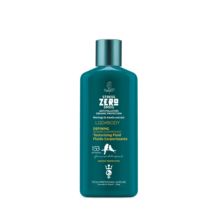TECNA Stress Zero Smog LQD#BODY Texturizing Fluid 153 is een professionele stylingfluid voor klanten die meer body, textuur en beweging willen zonder het haar zwaar te maken. De lichte formule helpt fijn en futloos haar voller en levendiger te laten ogen en is ideaal voor föhnstyling en moderne salonlooks. Verkrijgbaar bij Flaka.be.